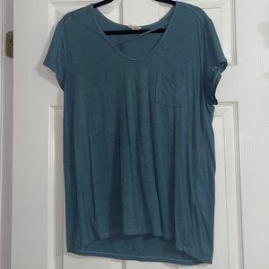LA MIEL Scoop Neck Relaxed Pocket Tee